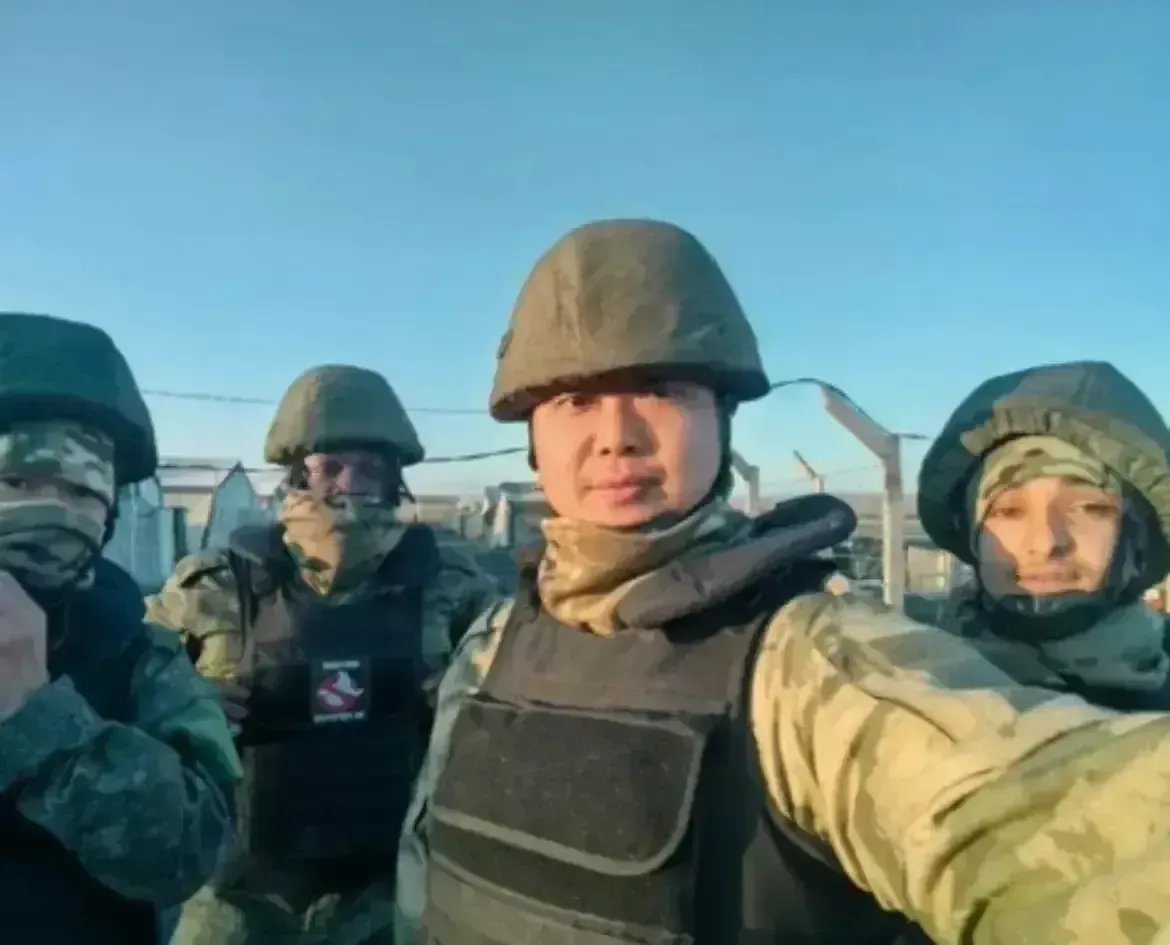 在俄乌现场打仗的中国赵睿战死了，永远留在了顿巴斯！

据凤凰卫视战地记者卢宇光透露，参加俄乌战争的重庆籍男子赵睿已经在乌克兰东部的顿巴斯前线阵亡。

​赵睿，出生在重庆，今年才38岁，未婚。

他并不