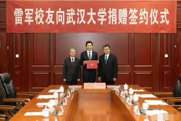 这句话一下子就提升了格局！点赞雷布斯！小米捐赠13亿不是为了自己，而是为了能够有更多的华为和宁德时代。

雷布斯的格局如此之大，武大当年给了他2000元奖学金，他立志用万倍回报母校，如今他做到了。


