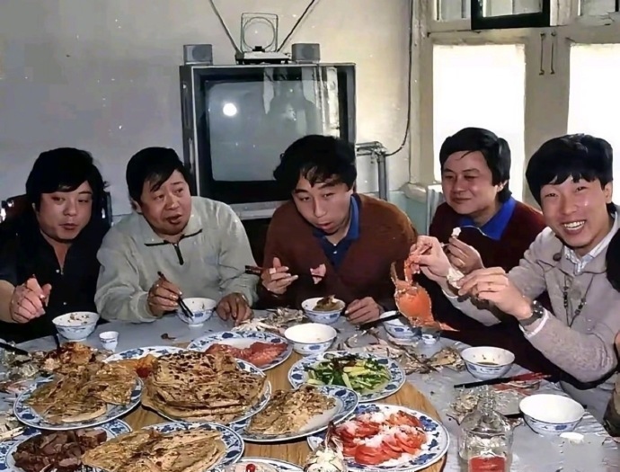 1989年的老照片，能认全照片里的人不多吧。
