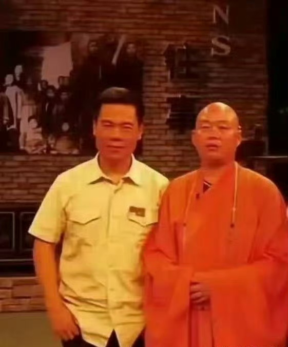 网友说两个曾经的正能量一个偷税一个偷人！ ​​​