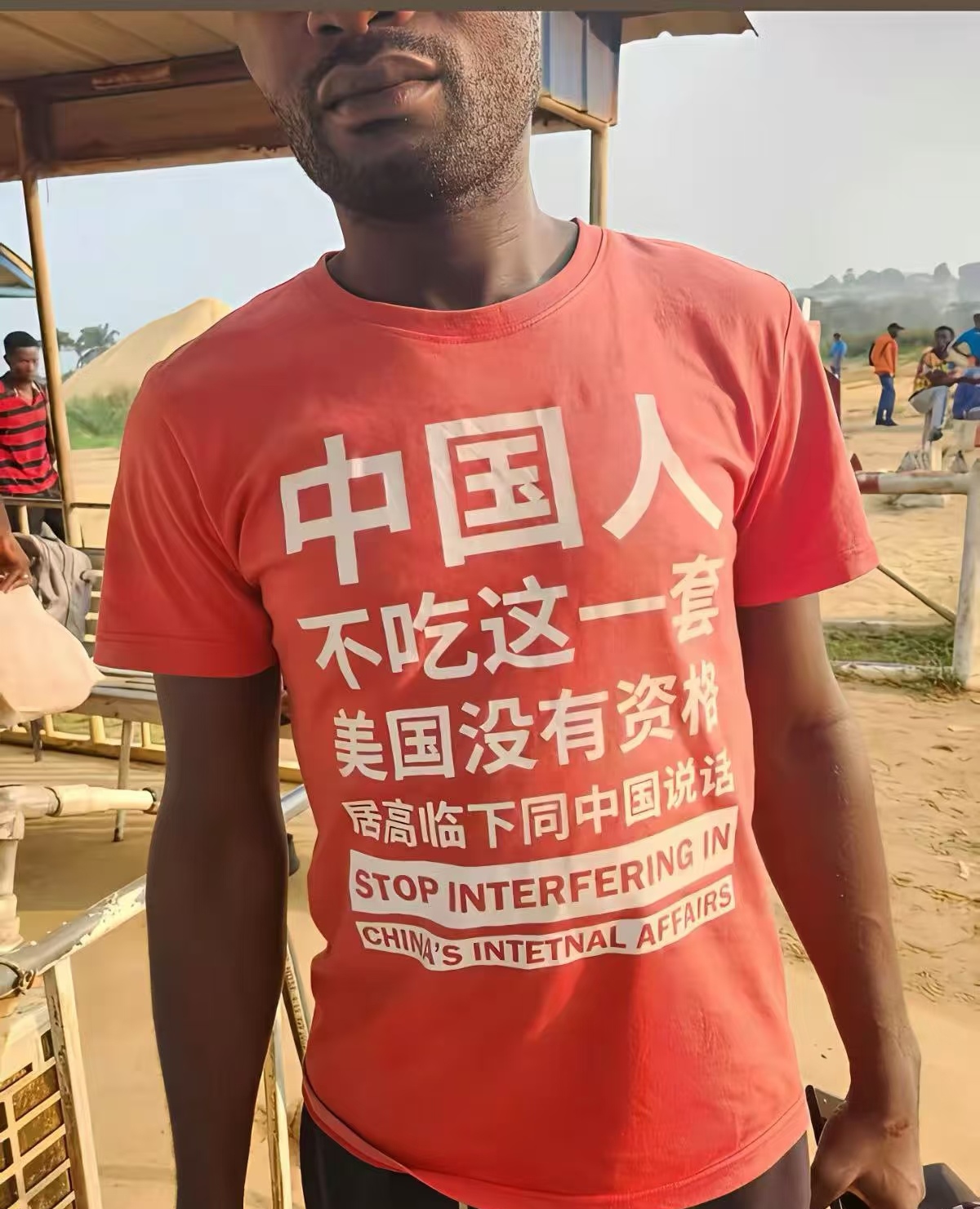 在印度街头看到的，三哥你这件衣服哪来的？真漂亮啊！