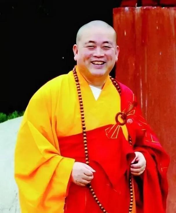大和尚进去之后是吃素还是吃荤啊？
有个疑问请教大伙，目前大和尚的戒牒已经被注销了。
那么从法律上来说，他就不是和尚了吧？
现在就搞不懂，那么，他大和尚在号子里是吃荤呢，还是吃素呢？
不过有网友信誓旦旦