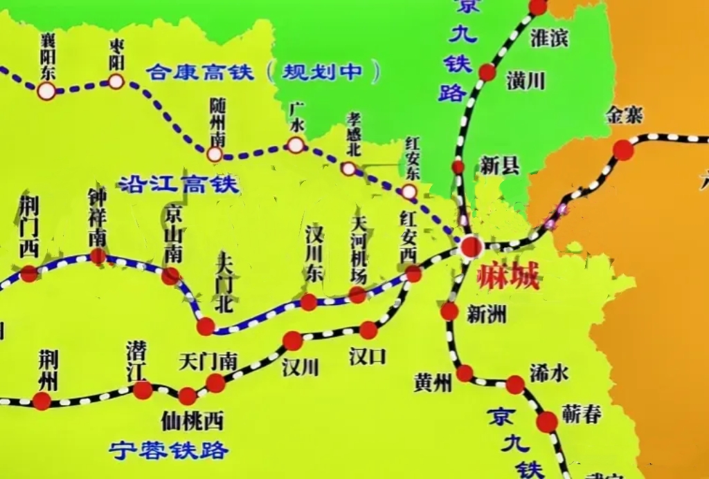 湖北第三大铁路枢纽竟然不是宜昌？！

没错，湖北第三大铁路枢纽并不是宜昌，宜昌只是在水路和空运方面有较大优势，无冒犯宜昌人民的意思，但提起铁路枢纽，目前宜昌在县级市麻城面前还真是弟弟。