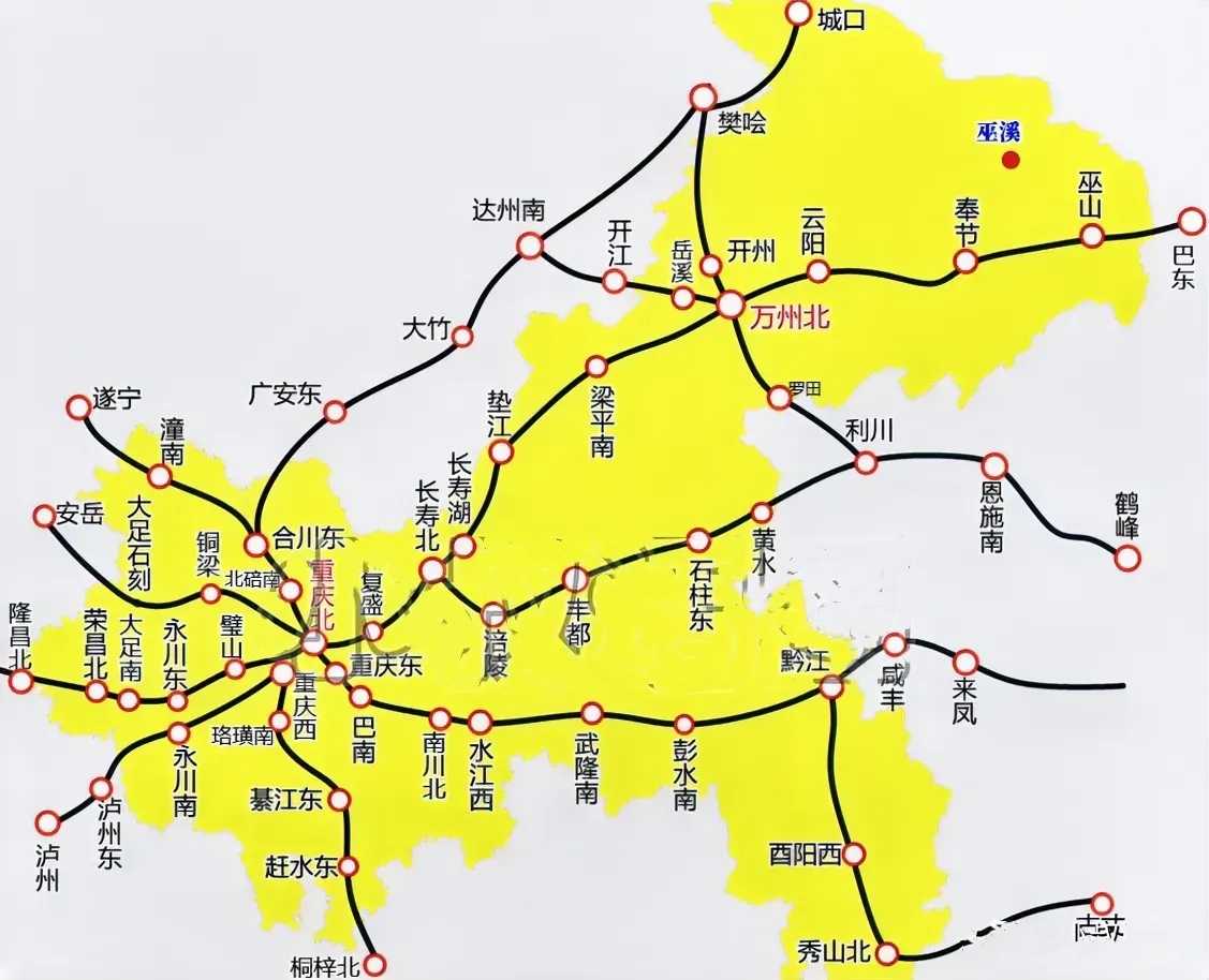 重庆境内的高铁线路图 基本全域通高铁

 不得不承认，直辖市就是直辖市，虽然重庆山多、雾多、大江大河多，但是重庆的高铁却出奇的发达，重庆境内目前无高铁的城市寥寥无几。