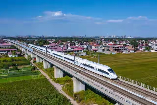 2024年铁路一季度调图可能没有开通广州至沈阳高铁

沈阳北/沈阳到广州北按秦沈-津秦-津保-京广的路径，实际2730多km，没有超单程2750的限。虽然里程超过了2800公里红线，但毕竟是三进车，而