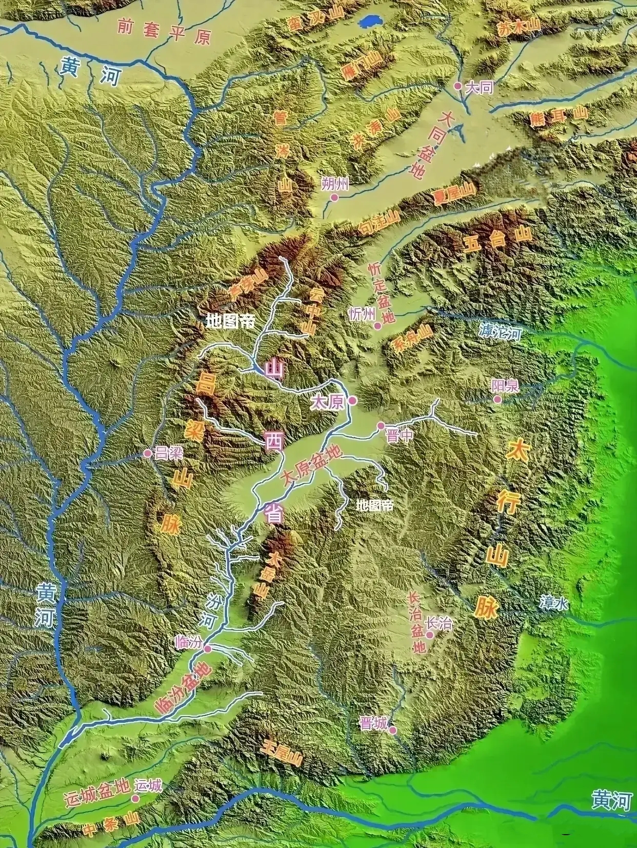 山西虽然多山，但也不是没有平地，山西两山夹一廊，中间有七大盆地串联排列，平原面积不算小，就是盆地太碎了，没有连成片。

太原盆地和长治盆地如果连起来，面积可达5万平方公里，有这样的大盆地发展工农业，再