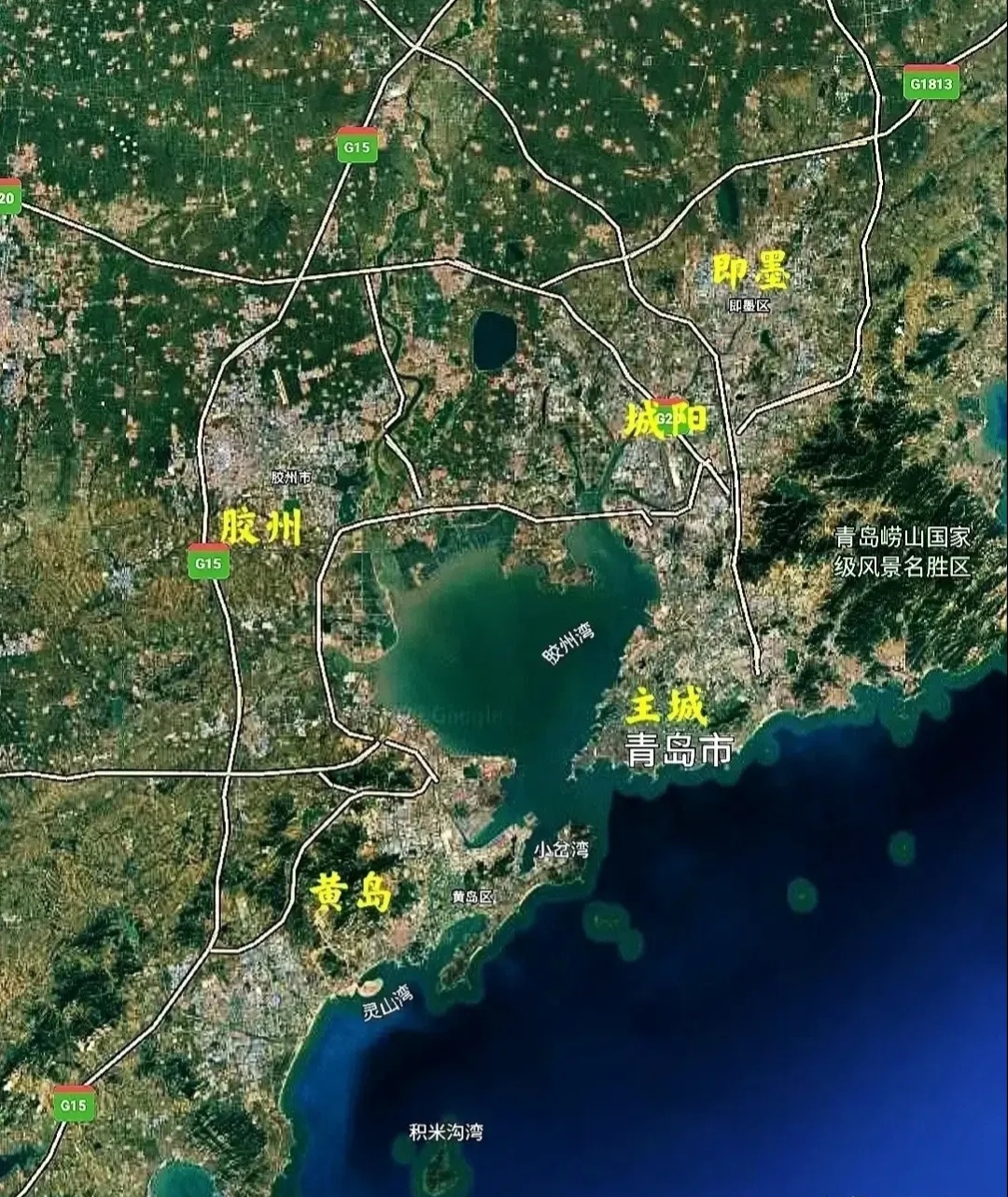 就港口条件来说，上海港其实算不上什么好的天然港口，自然条件比青岛港差得多。

以前上海港都是顶潮进出，因为水太浅了，只能不断开凿开挖，但是仍然不能满足货物需求。只能到100公里外找个洋山深水港。

虽