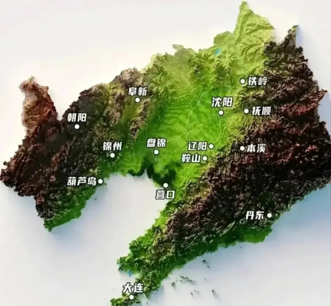 辽宁的地图很有意思，两侧是高大的山地，中间夹着一块大平原，这种地形很容易刮穿堂风。看辽宁地图，就明白了很多疑问。

1.辽沈战役为什么要先打锦州，因为锦州处在咽喉要道上，是辽西走廊都东大门，拿下锦州东