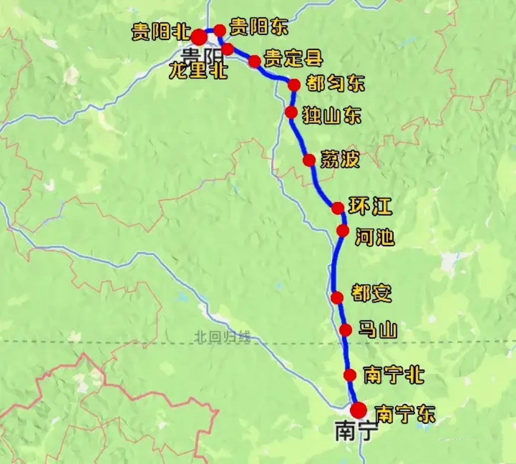 贵南高铁于去年6月开通，南宁2小时飙拢贵阳，4小时飙拢成都重庆，贵阳到广州的高铁