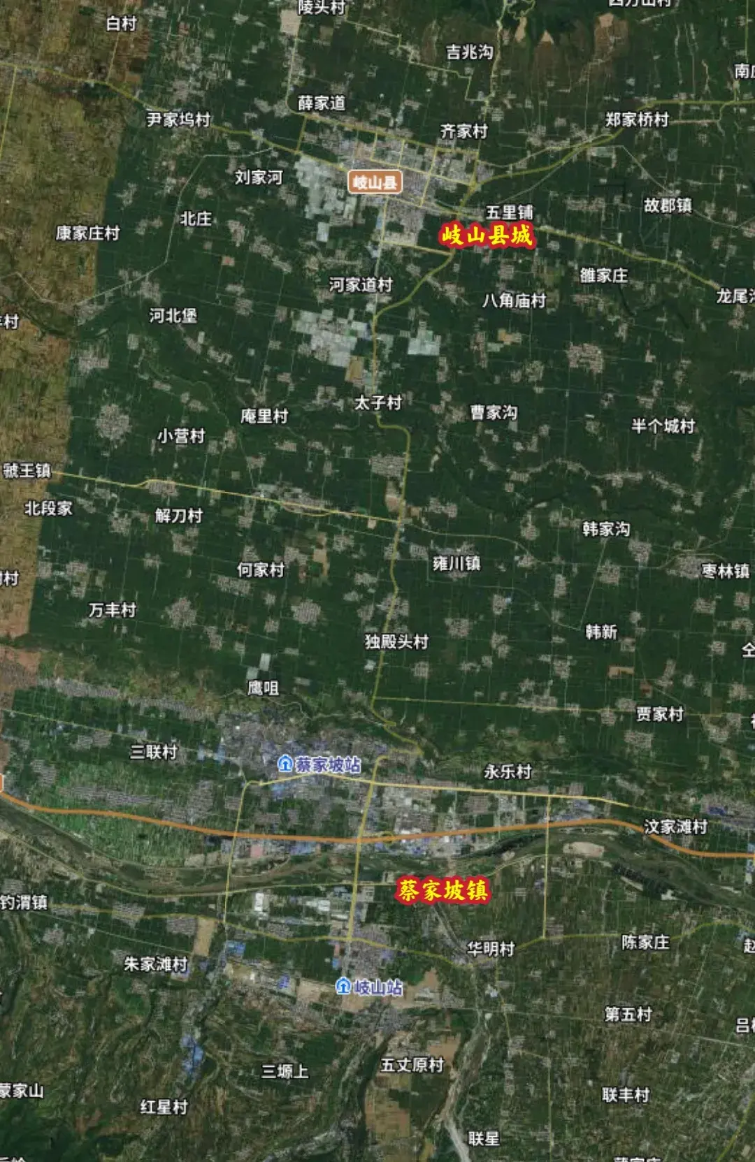 陕西岐山县县，岐山很多人都不知道，不过说到西岐可能大家都了解，因为最近的封神第一部当中就有西岐，西岐是西周的发祥地，周武王的大本营。

岐山县比较有意思的地方，那就是县城还不如下辖的一个镇大，而且高铁