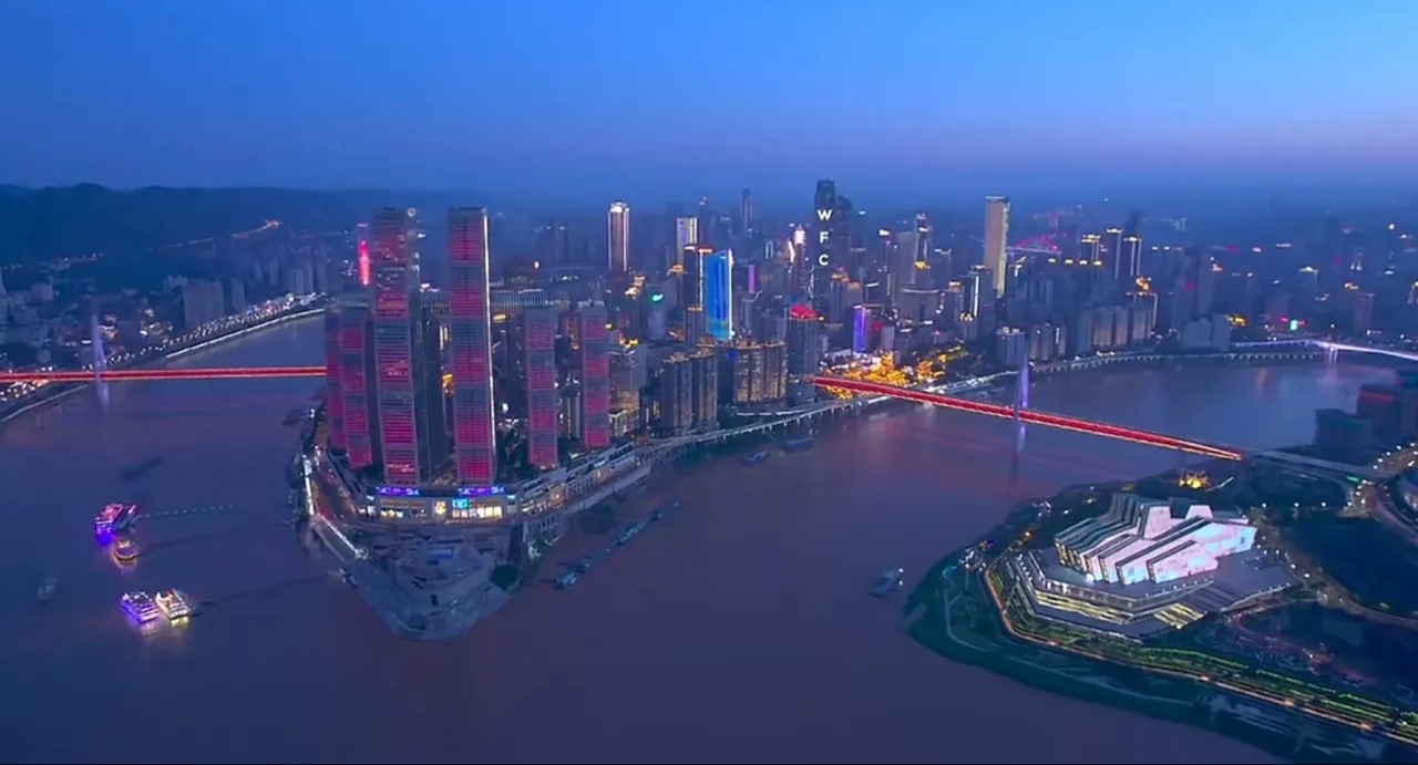 重庆真的超过广州了么？广州要排第五了？

最近很多人都在讨论，广州就要被重庆超了，这是从GDP角度来说的，而且是整个重庆直辖市的GDP。回归现实，重庆离广州还是有一些距离的，不能仅仅只靠直辖市的GDP