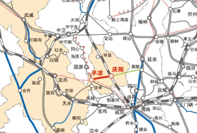在全国各地争抢高铁的情况下，为何甘肃平凉至庆阳铁路，连通两大地级市，却只是时速160的普通铁路。

1、造价低。平阳至庆阳铁路全长91.79公里，投资额为138亿元，跟时速为160的客运为主、兼顾货运