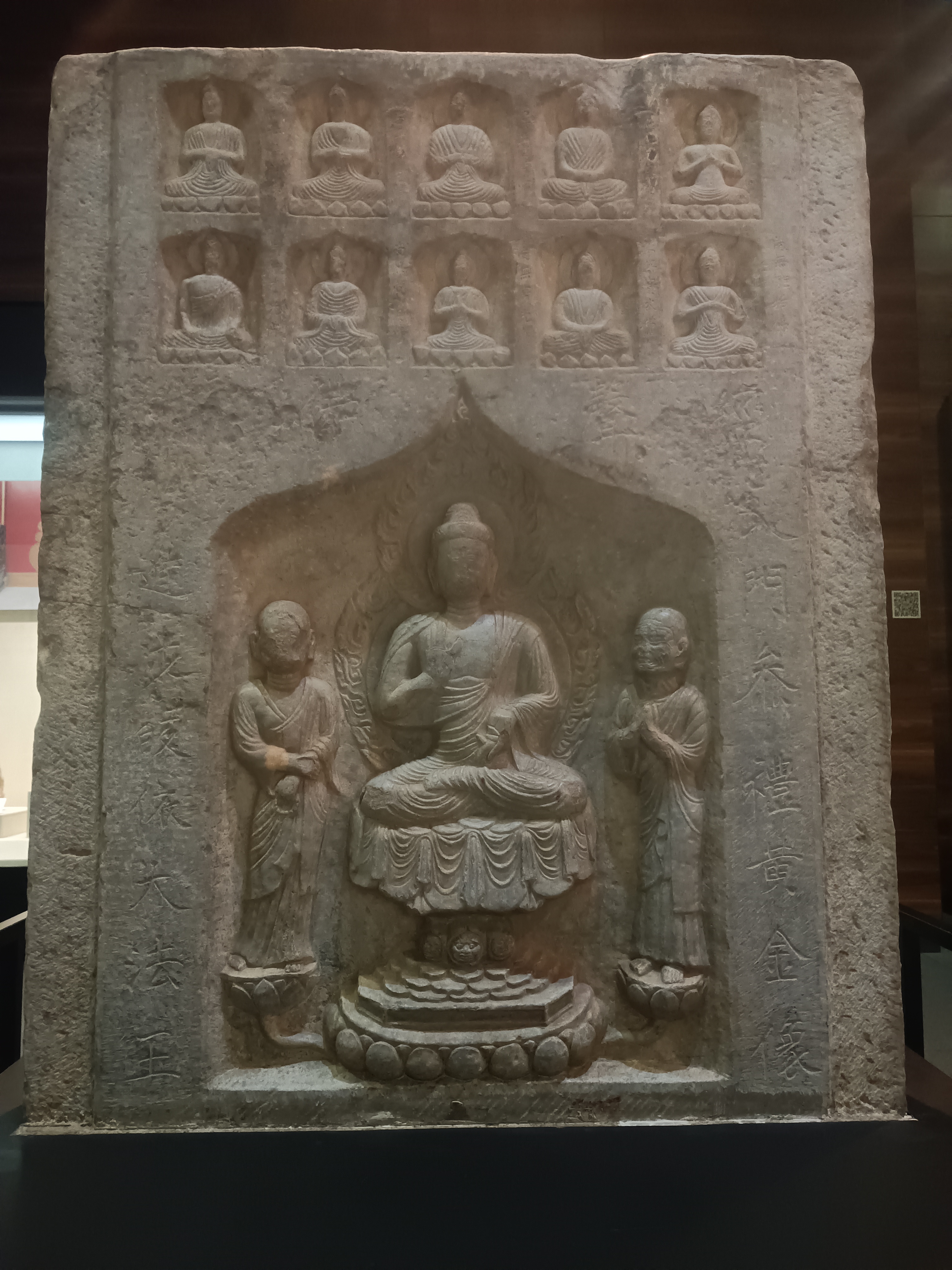 石佛造像：
这尊佛像雕刻得真有立体感，每个细节都处理得恰到好处，让人仿佛能感受到那种宁静和庄严，让人心生敬畏。