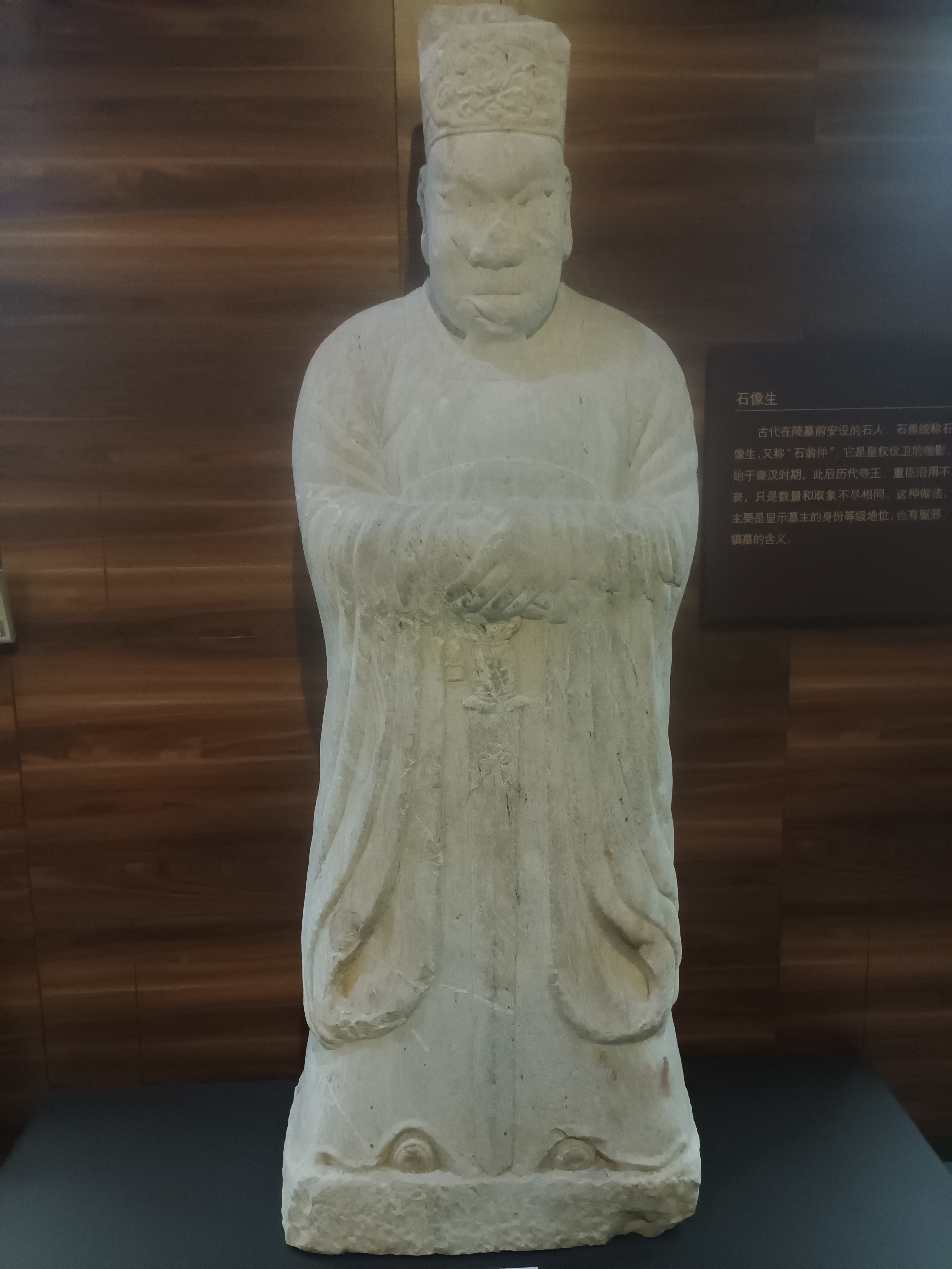 什么是“石像生”

古代在陵墓前安设的石人、石兽统称石像生,又称“石翁仲”。

它是皇权仪卫的缩影，始于秦汉时期，此后历代帝王、重臣沿用不衰，只是数量和取象不尽相同。

这种做法，主要是显示墓主的身份