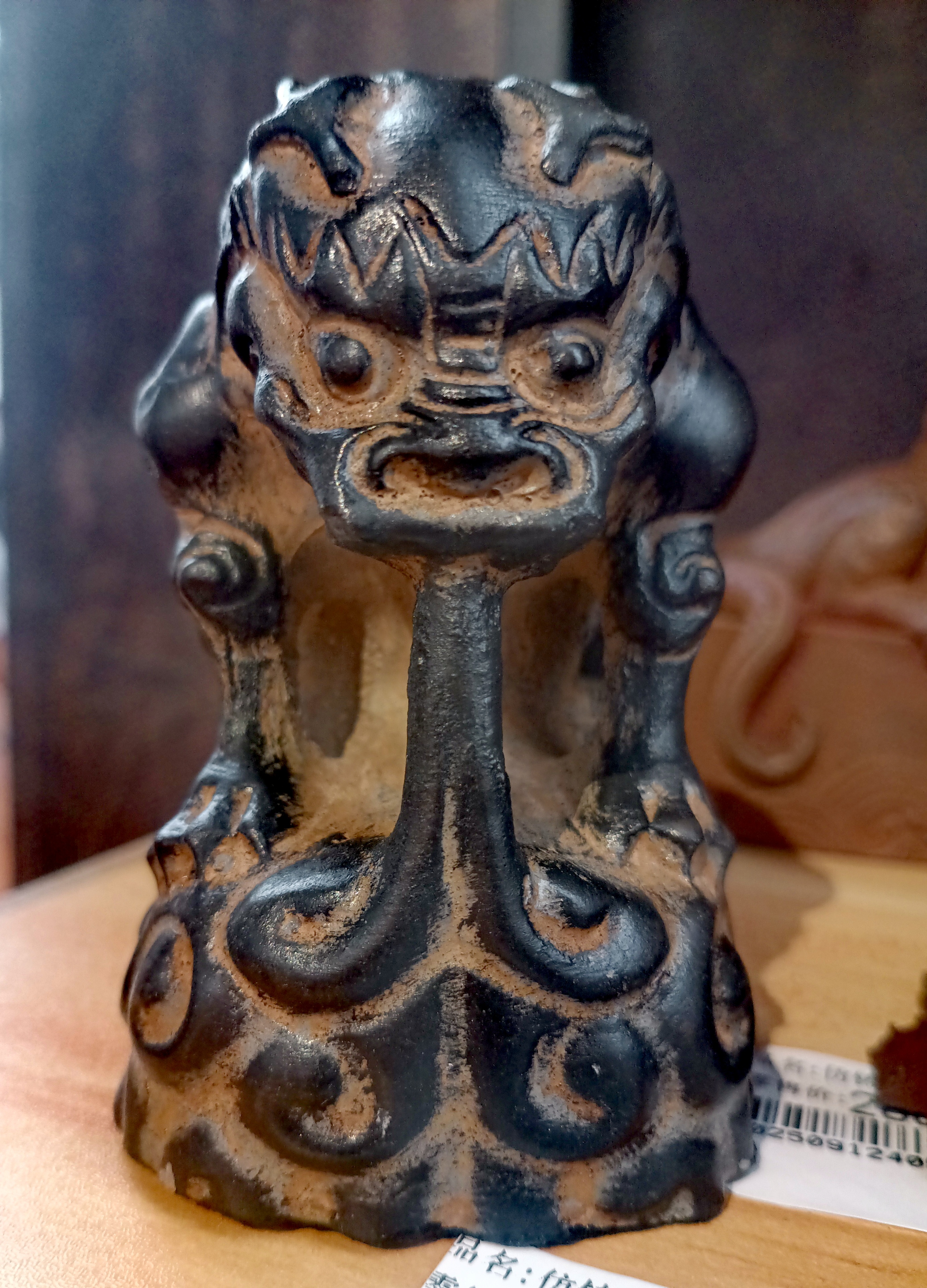 瑞兽之吸水兽
吸水兽，作为龙子之一，它被认为喜好水，能吞江吐雨，因此有镇伏洪水、防止火灾的象征意义，寄托了人们祈求建筑免于水患和火灾的美好愿望。