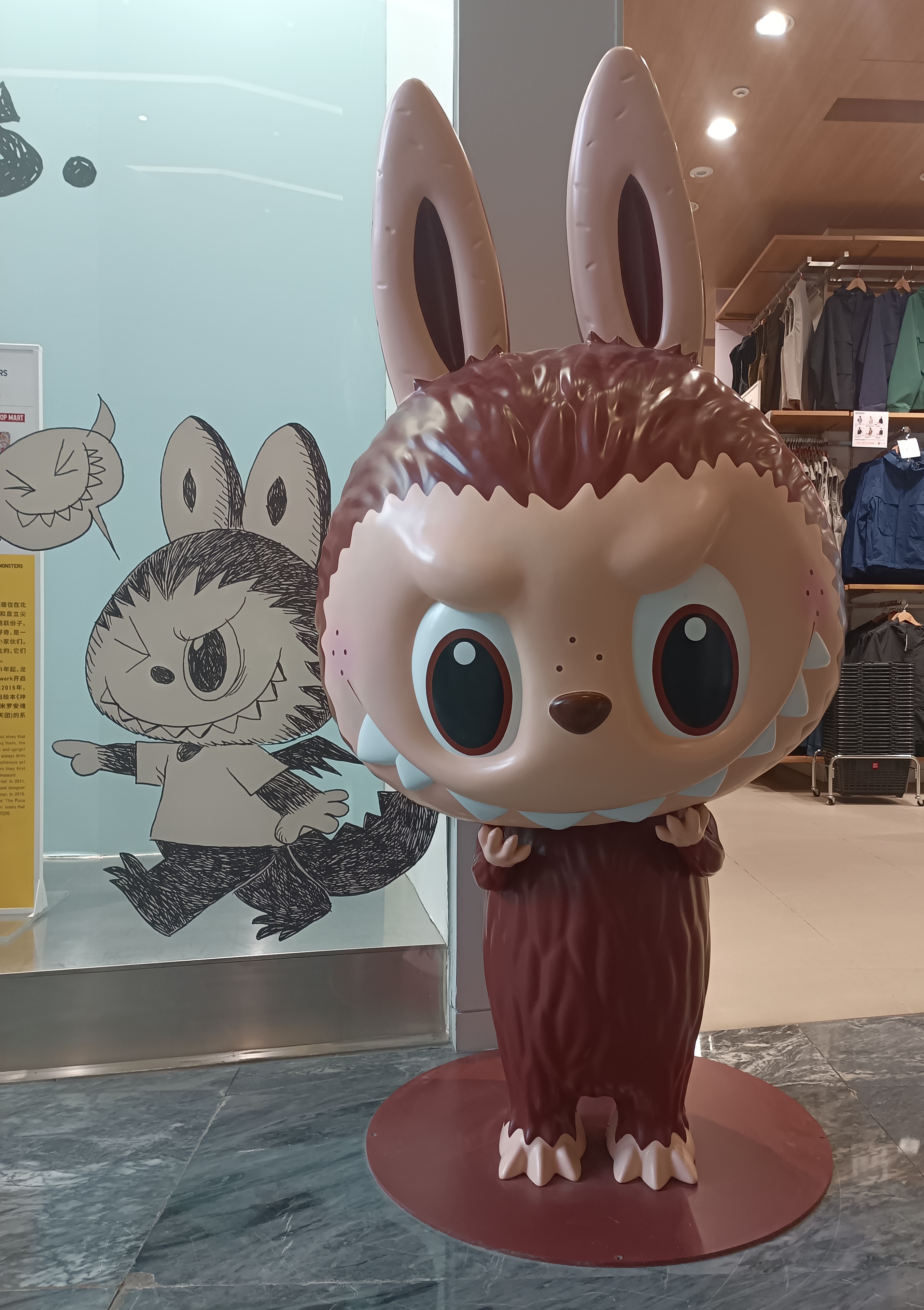 妖精兔卡通：
超萌的卡通兔子摆件，它怎么这么大？萌化我们的心。