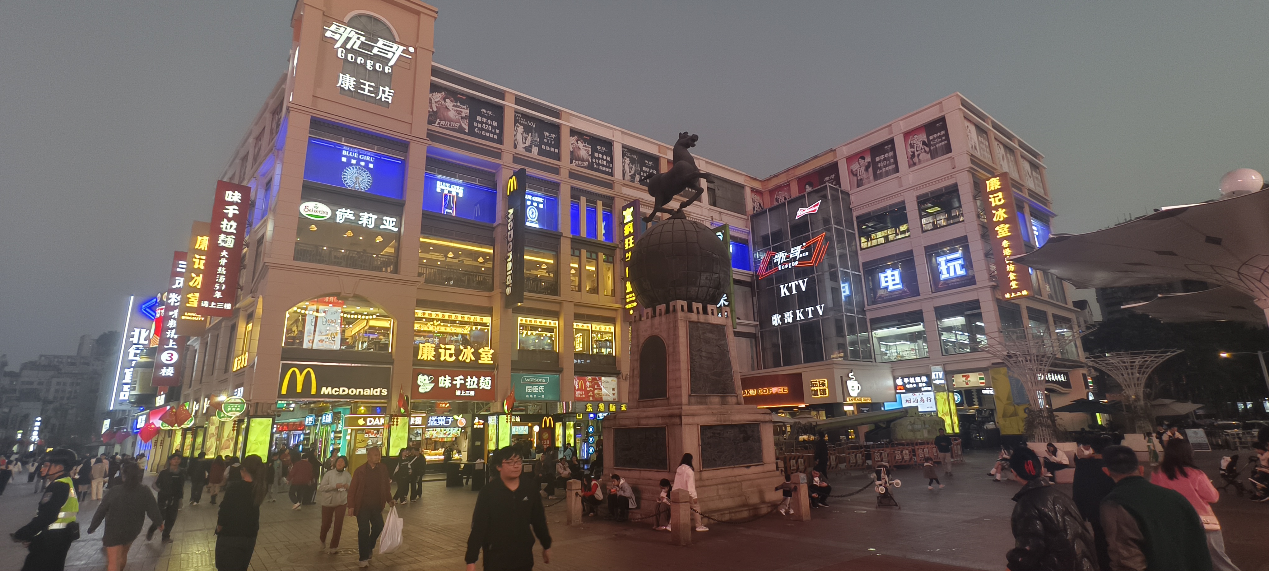 马踏飞燕，广州上下九标志，之前马踏飞燕之前只在课本学过