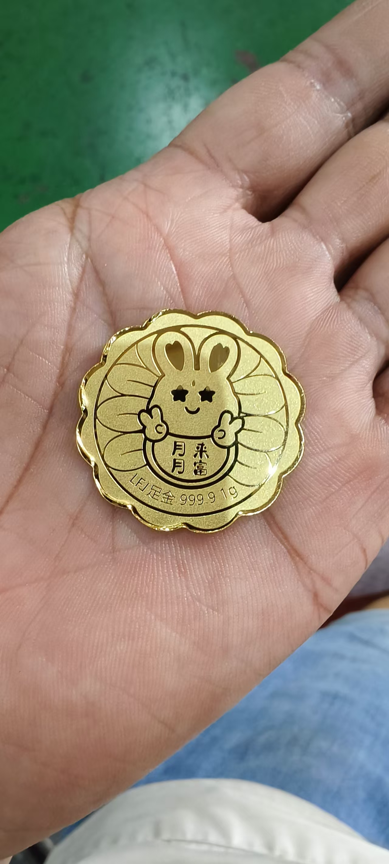 有钱就买这个，这个绝对有收藏价值，