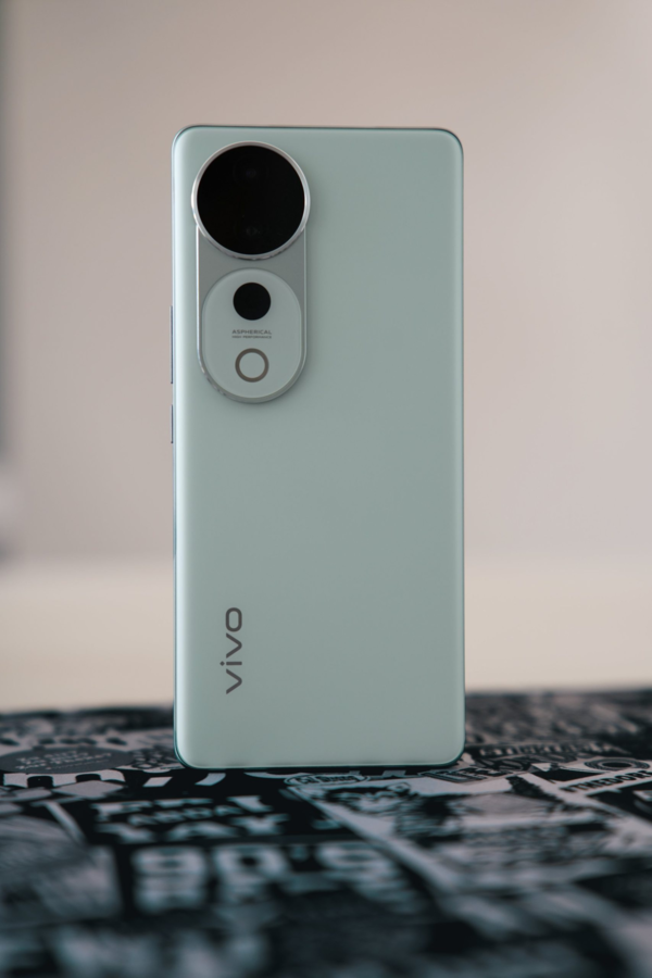 [资讯]vivo T3 Ultra再曝好消息，你要的都有了。vivo T3 Ultra将搭载一块6.67英寸的曲面屏，分辨率达到1.5K，支持120Hz的高刷新率。后置5000万像素和800万像素双摄
