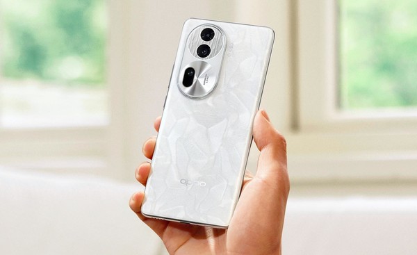 [新品]OPPO Reno 11正式发布，重新定义中端旗舰！

屏幕方面，OPPO Reno 11拥有一块6.7英寸的OLED柔性曲面屏，支持120Hz屏幕刷新率和2160Hz超高频PWM调光，支持1