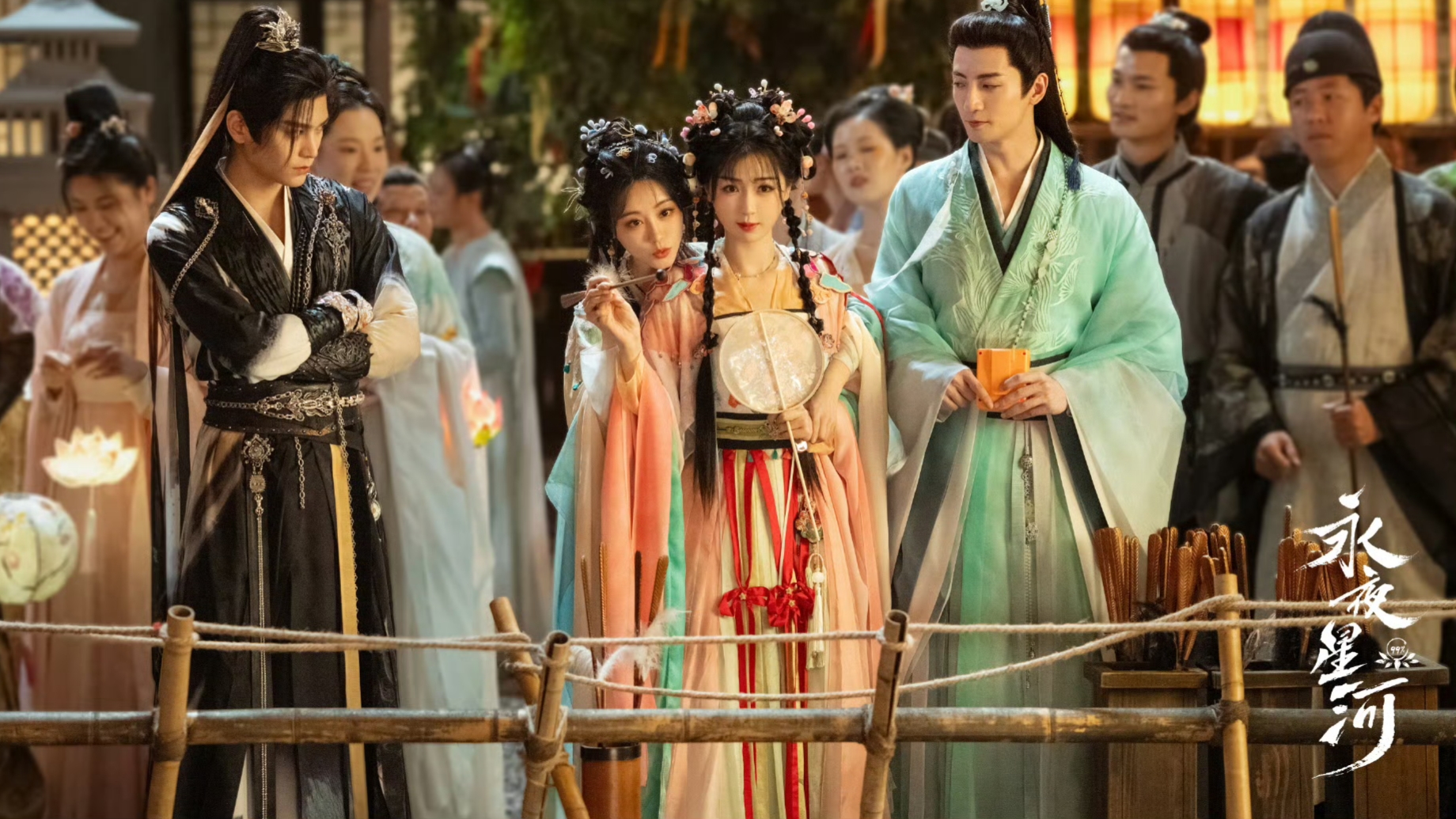 《永夜星河》终于看完大结局了，跟想象中的不一样


捉妖世界有什么好看的？
你好，我是“对捉妖不感兴趣的”的魅儿女王。
但我无可救药的爱上了那个小竹妖。
《永夜星河》看了前几集后，我弃剧了，因为除了穿