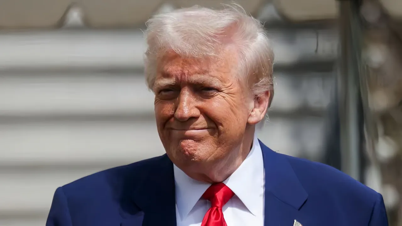 特朗普近期一系列强硬政策引发全球哗然。这位美国前总统在寻求访华未果后，突然调转枪口对美国内部连出重拳，其激进举措让国际社会大跌眼镜。

首当其冲的是美国顶尖学府哈佛大学。5月22日，特朗普政府以“国家