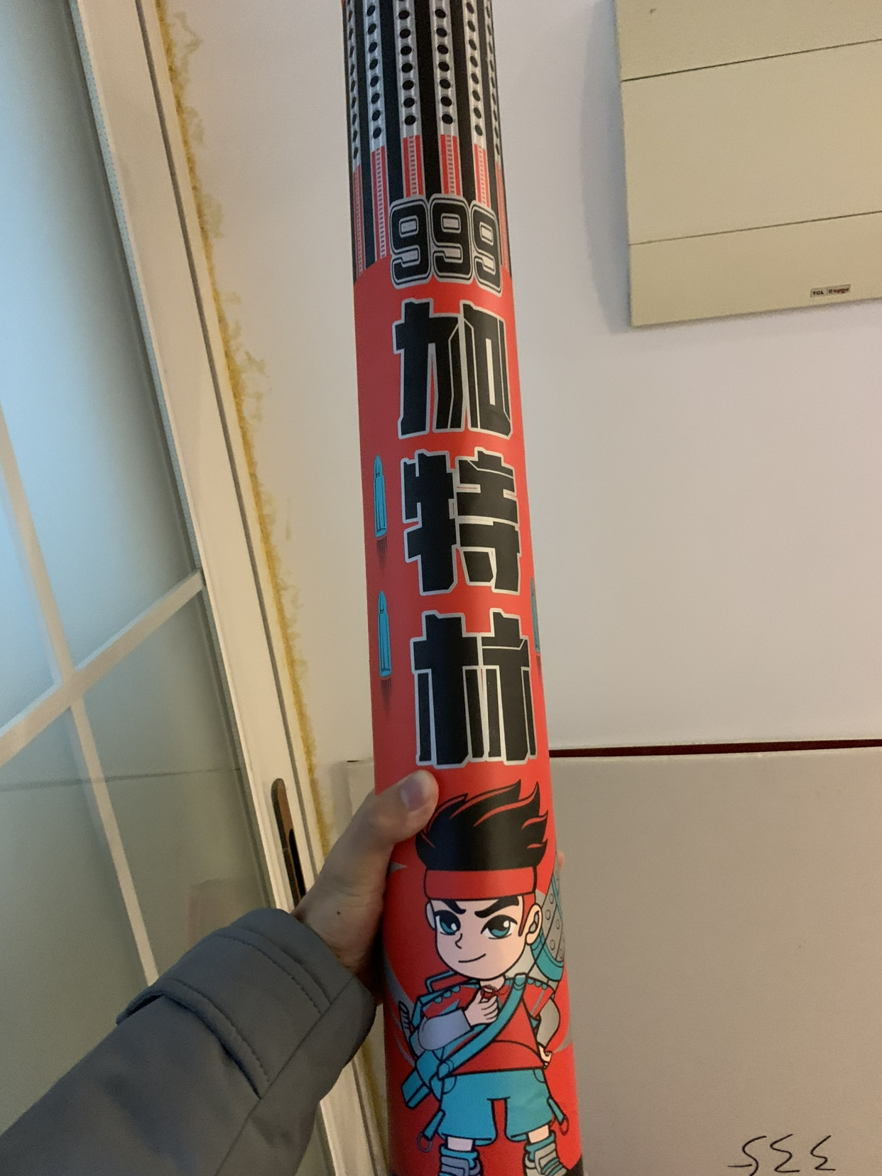 网红烟花“加特林”价格暴跌30%，背后真相令人咋舌！
近期，“加特林”烟花因价格大幅下滑成为市场焦点，单价降至35到60元区间。这一现象主要归因于市场竞争的急剧加剧，大量厂家涌入“加特林”生产领域，导