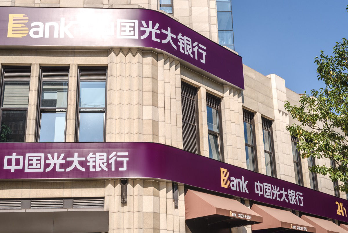 内行人才知道的信息差，美元存款利率都下调了，为什么美元存款还是这么火爆，开户竟然还要排队到春节后？这背后究竟有何玄机？

近期，国内多家银行相继宣布下调美元存款利率，尽管如此，美元存款的热度却依然不减