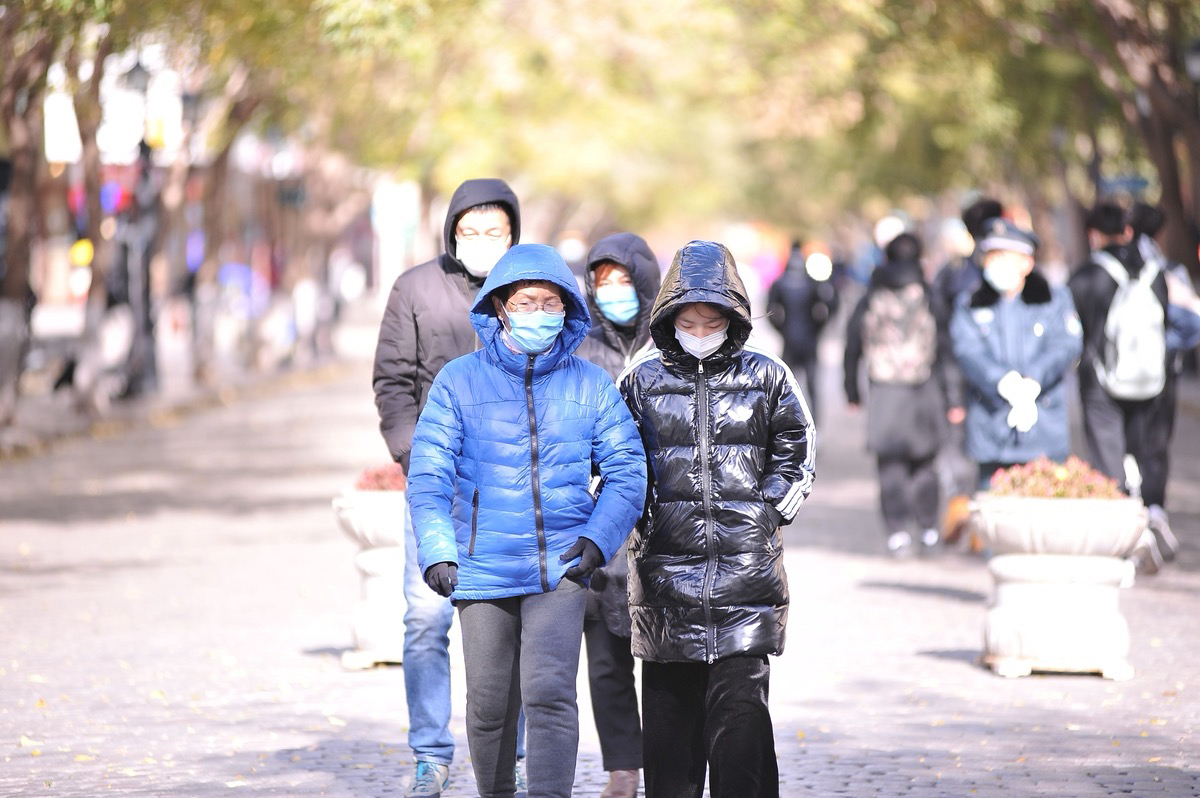 太现实了！北京41岁的独居女子因病去世，直系亲属也都不在了，留下了一套价值百万的房产，由于生前并未立下遗嘱，所以引发了旁系亲属的争夺，包括叔叔、舅舅、姑姑、阿姨等，还闹上了法院。

依据我国相关的法律
