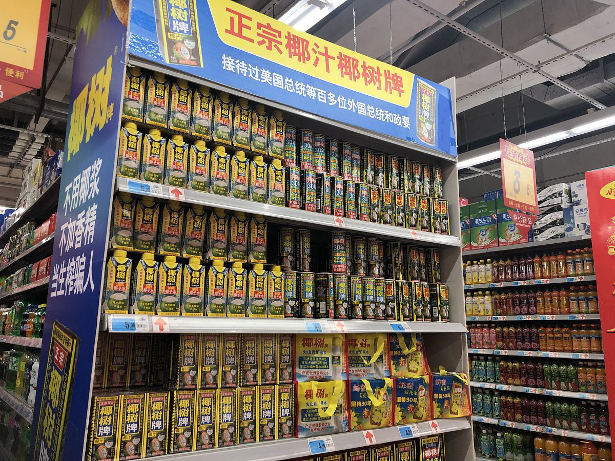 真是“活久见”了，企业欠薪不稀奇，老板乱扣工资也很常见，但工资直接用购物卡替代，还真是比较罕见，有网友爆料，自己的工资竟然被折换成了购物卡，而且在使用时还面临重重限制。

据了解，这些消费者拿到的购物