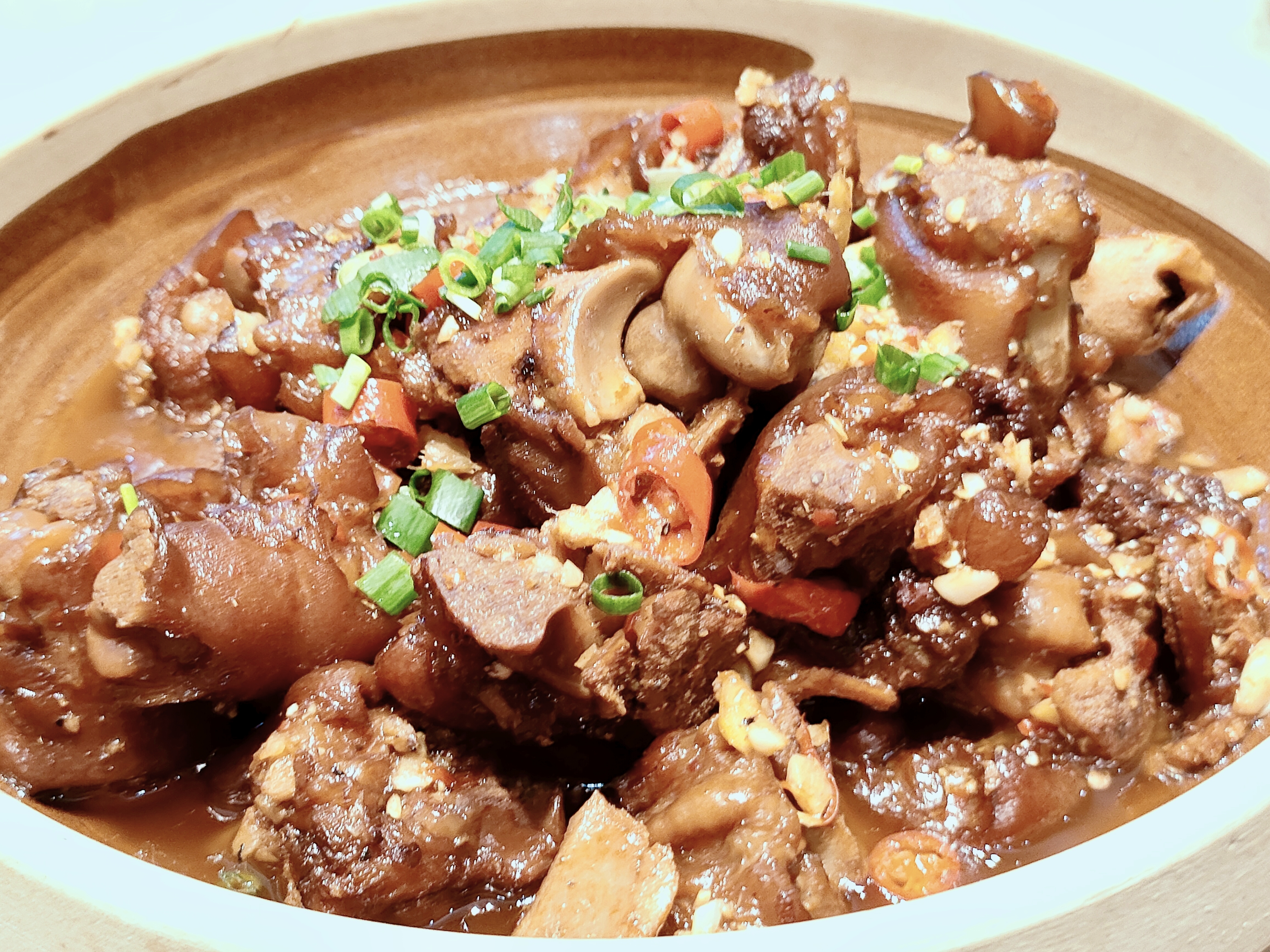 #美食之乡铅山# 【江西小炒:红烧羊脚】红烧羊脚，汤汁浓稠，羊脚有嚼劲。#武夷山也姓赣# #江西小炒# 