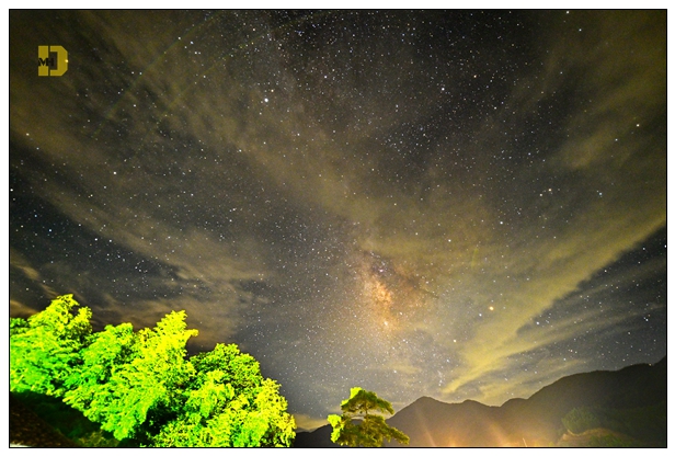 #航拍铅山# 【铅山天柱山:仰望星空之地】“星垂平野阔，月涌大江流。”  铅山天柱山的夜空，银河低垂，宛如古人笔下的壮丽画卷。#武夷山也姓赣# #铅山身边事# 