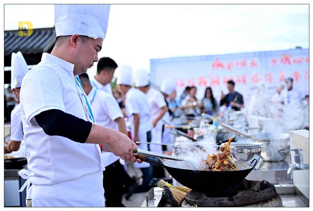#铅山身边事# 永平一场美食PK，吸引万余群众前来围观，拉动消费，这种活动可以多多益善！#航拍铅山# #大美上饶 快乐村超#