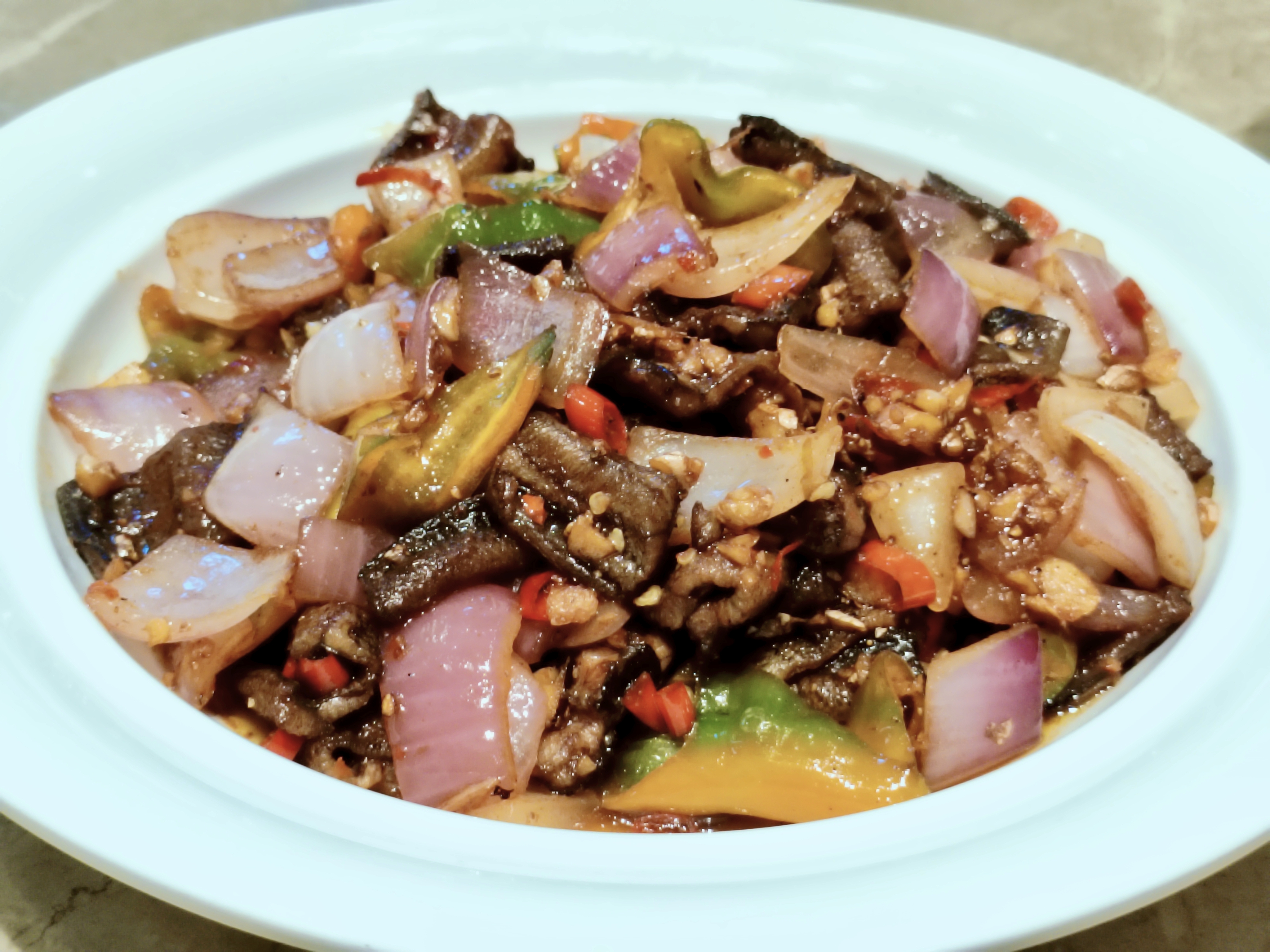 #美食之乡铅山# 【江西小炒:洋葱炒鳝片】黄鳝肉质鲜嫩，配上洋葱，味道杠杠。#江西小炒# #武夷山也姓赣# 