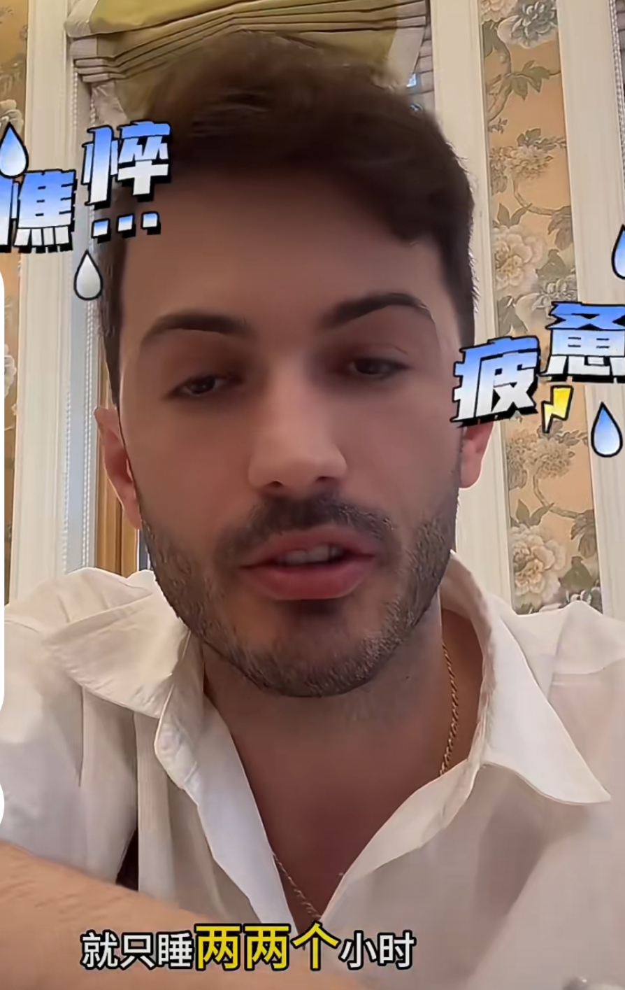 罗兰多投资的百集短剧杀青了，有人问他为什么拍得这么快？罗兰多立即回应：我们每天拍