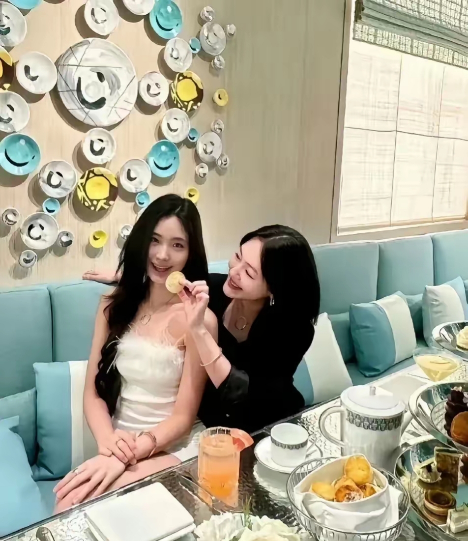 如果不是清楚地知道的话，谁会相信小S的女儿只有16岁呢？说26岁也没有违和感呀！