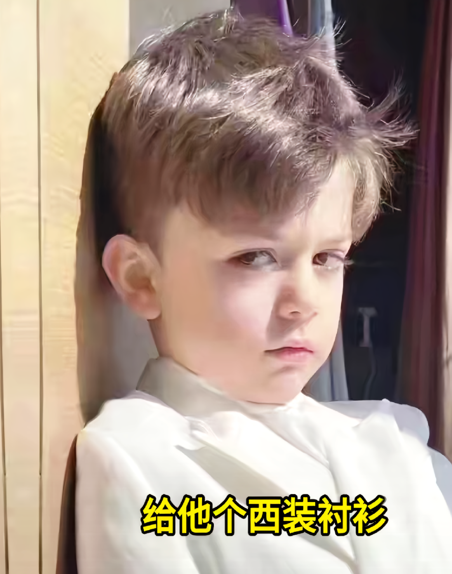 小宝真是个幸福的孩子，因为平常要上学，所以有大半年没有见到妈妈于文红了。但这次一