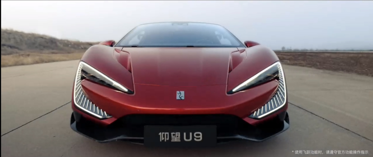 秀肌肉，还是得看仰望！作为新能源顶流产品，仰望可谓是集当前新能源顶级技术于一身，无论是外观设计还是技术体验，都充分展现着顶级产品的实力。

新年伊始，仰望汽车官号发布了仰望U9以120km/h连续无人