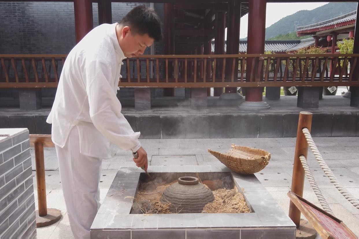 从“仁心仁术，百年传承”的药香，看清代四大药店守正创新的济世之道！

山西广誉远:创建于明嘉靖二十年（公元1541年）。始终坚持“修合虽无人见，存心自有天知”的信条，注重药材的道地性和传统炮制技艺。其