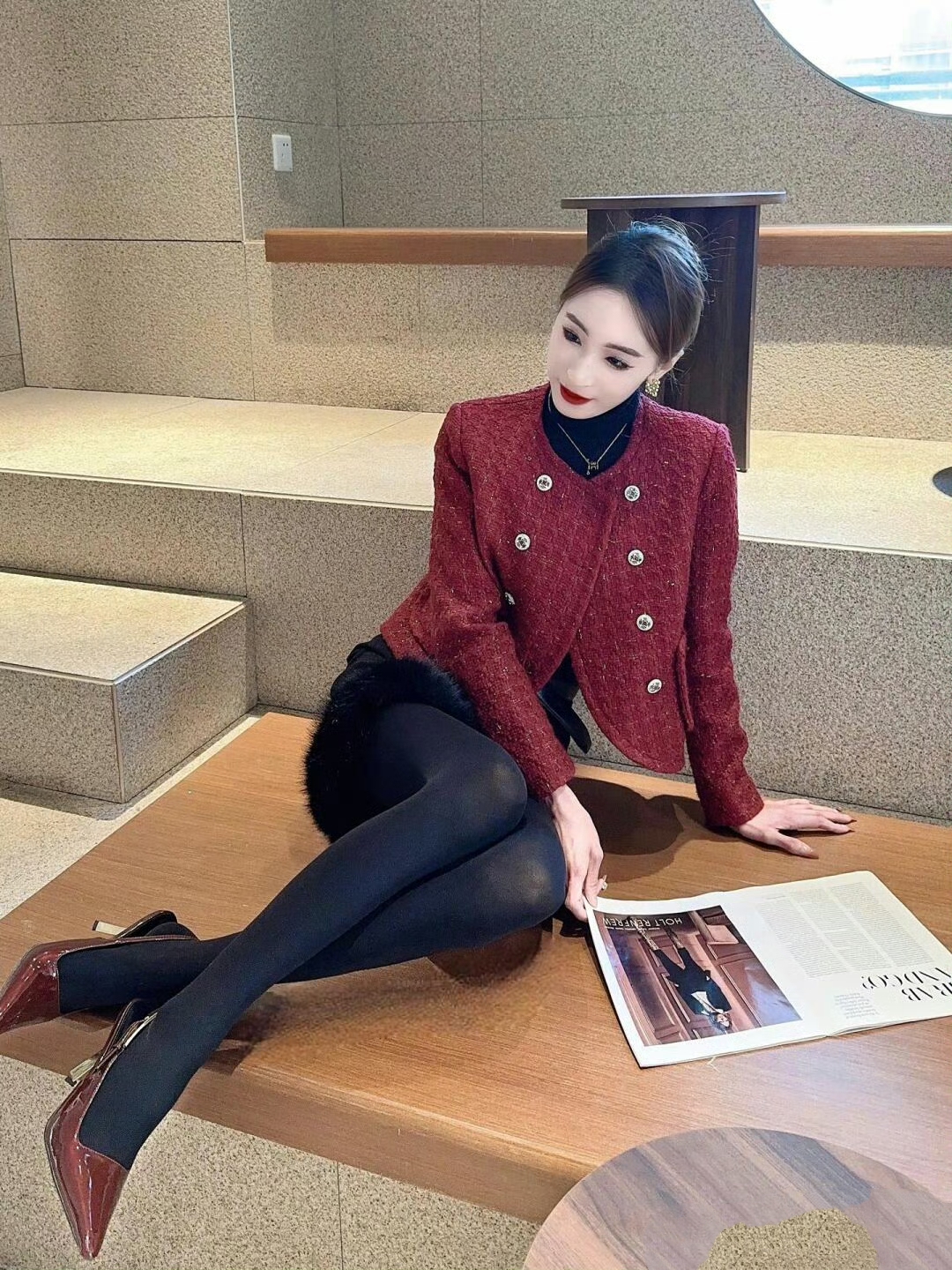 美女冬天的黑色裤袜，就是夏天的黑丝袜，都是性感的代名词！