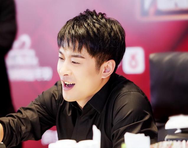 #辛巴账号被封# 辛巴账号被封是必然！互联网非法外之地，顶流是不可能突破规则没学会努力（法律，不当竞争）而存在。很多人说辛巴替赔偿是直播电商的灯塔，何尝不是裹挟流量的营销呢？占用过多的公共资源为一己私