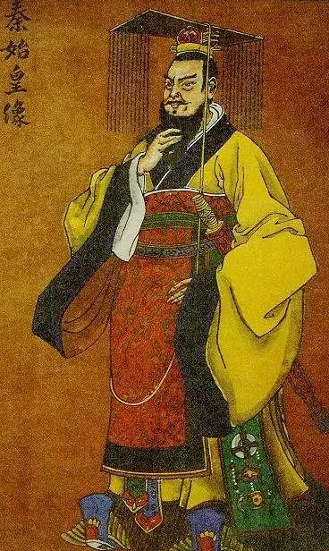 《秦朝的建立：封建大一统的开端》

公元前221年，嬴政站在历史的高峰，完成了统一天下这一伟大而壮丽的大业，秦朝应运而生，它宛如一颗璀璨的星辰，开启了中华历史的新纪元。

战国时期，诸侯林立，战乱纷飞