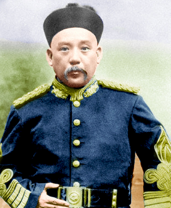 《袁世凯就任中华民国临时大总统：时代转折中的关键节点》

1912年3月10日，袁世凯在北京就任中华民国临时大总统，这一事件在中国近代史上有着复杂而深远的意义。

从积极的方面来看，它确实是辛亥革命成
