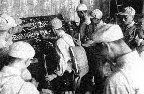 《西藏平叛：维护国家统一与民族团结的正义之举》

1959年，西藏地方政府反动集团为长期维持政教合一封建农奴制度，反对在西藏进行民主改革，发动全面叛乱。这一事件严重破坏了西藏的和平稳定，妄图破坏新中国