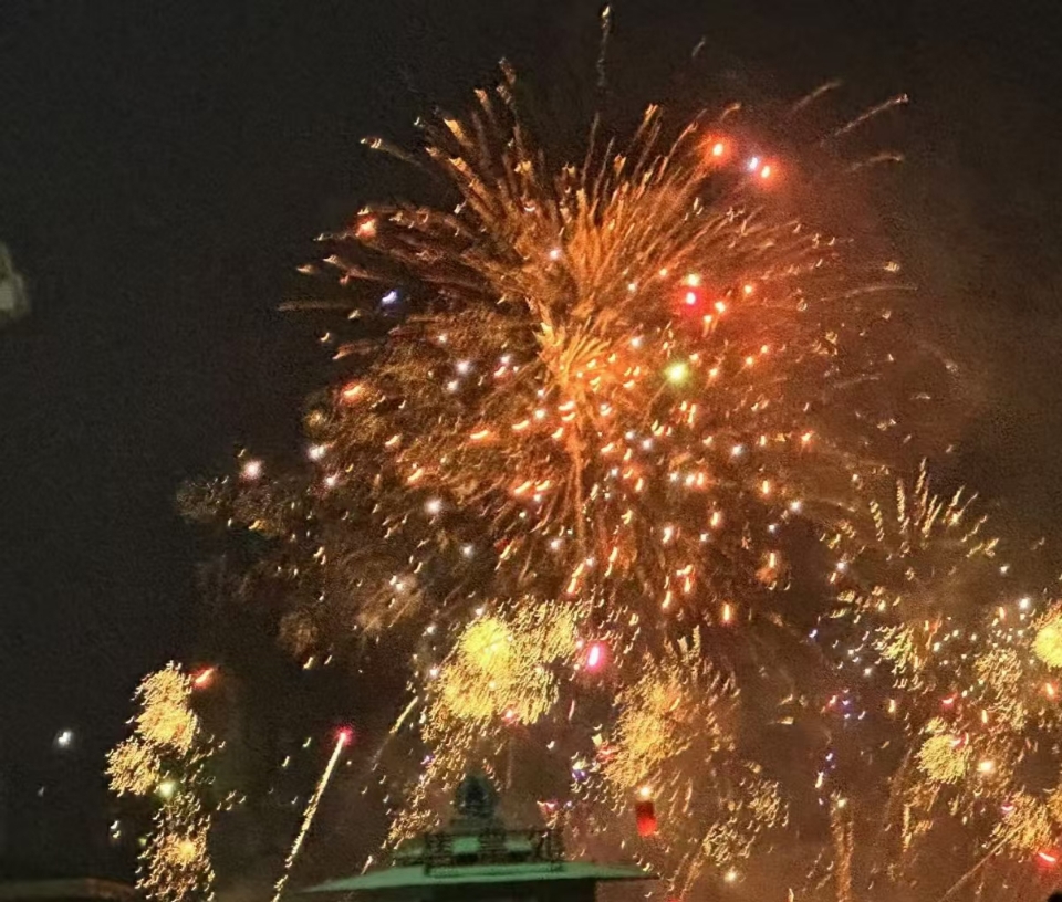 祝远方的朋友，新年快乐，万事如意，一帆风顺！