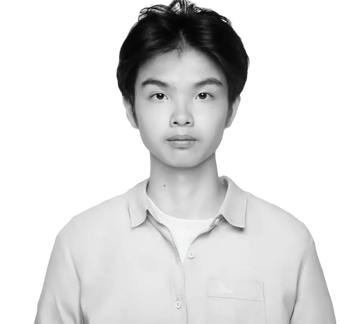 令人心痛！17岁高中生，刚过完生日四天，却为救六旬老人不幸溺亡！妈妈：儿子太善良了，他忘记自己不会游泳！

2025年8月21日下午，罗家祺与3名同学在在一座桥梁下钓鱼。

当日17时左右，一位60多