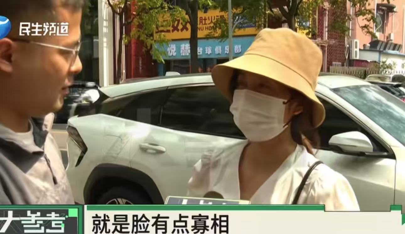 河南郑州，女子被美容店的工作人员忽悠做美容，一开始说好2000块钱，结果看了面相后消费了10万，其中还有5万贷的是高利贷！老公知道后气坏了，认为美容店把妻子洗脑骗钱，要求全额退款！可负责人却说女子是成