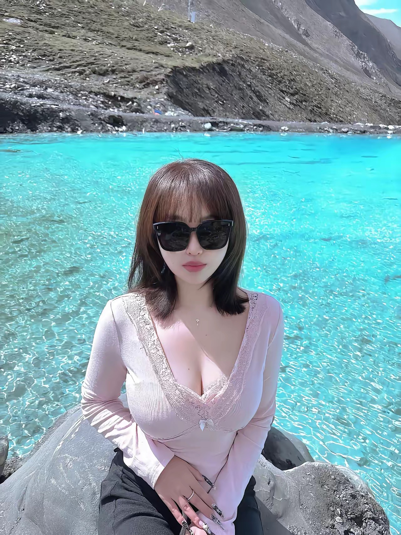 蓝蓝的湖水