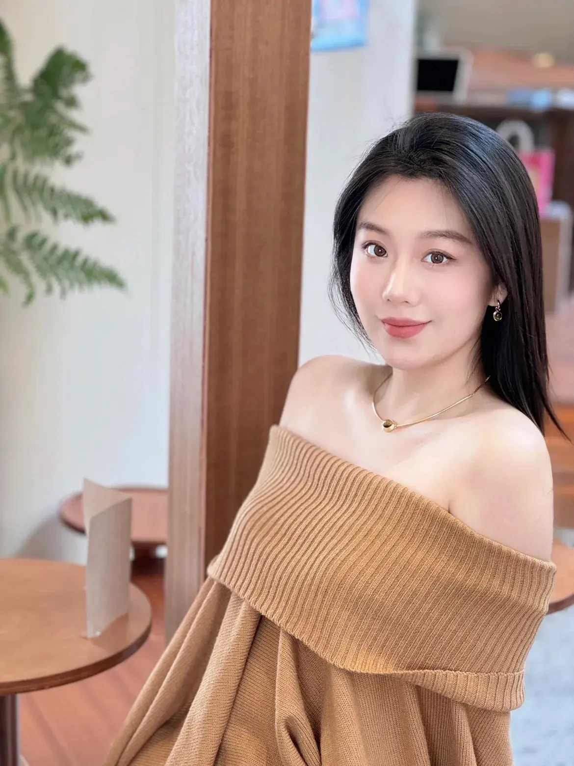 优雅女神的温柔微笑，温暖整个空间！