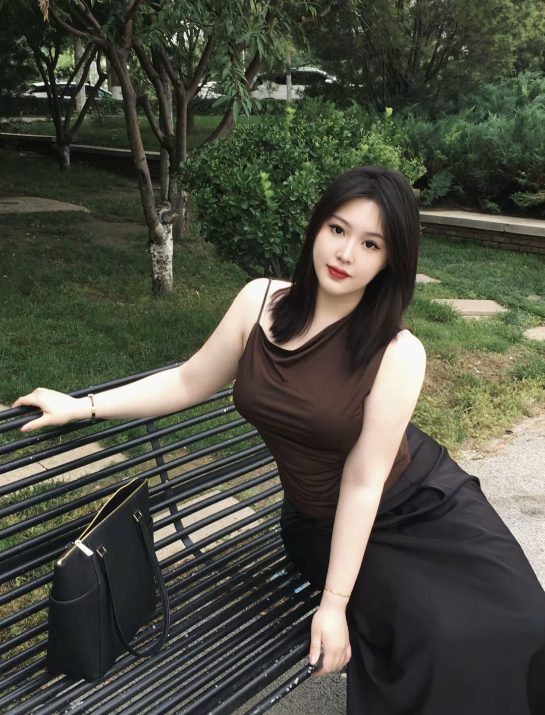 “哪有生活不满意，只有余额不如意，
              余额一满意，万事皆如意！”